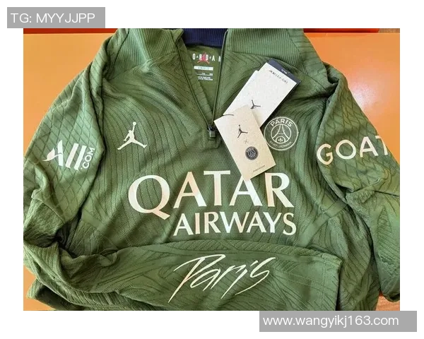 足球球星打底衣品牌揭秘 究竟是哪位球员的独家设计与穿搭首选