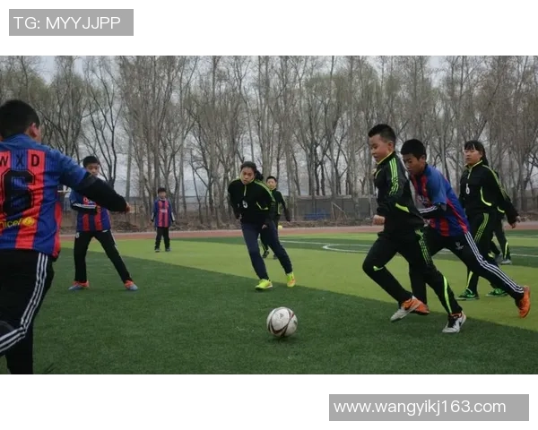 从草根到绿茵明星余捷奋斗历程与足球精神启示